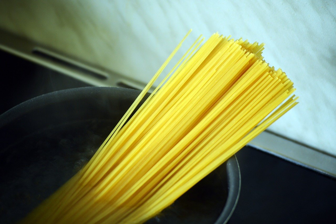 Cómo hacer espaguetis con salchichas