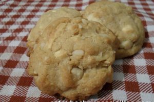 Cómo hacer galletas con nueces de macadamia y chocolate blanco