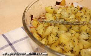 Patatas con tomillo al horno