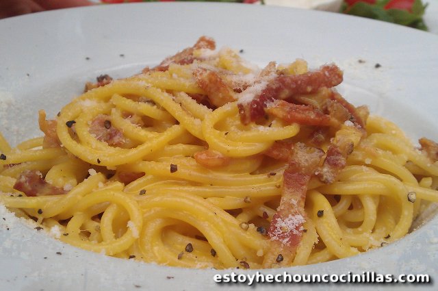 Cómo hacer los mejores espaguetis y macarrones carbonara en solo cuatro pasos