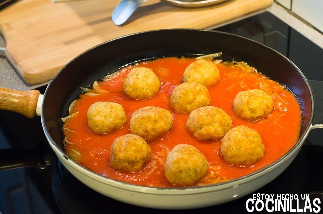 Albóndigas de pollo con salsa de tomate
