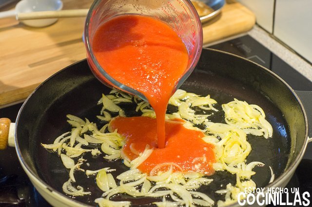 Salsa de tomate para albóndigas de pollo