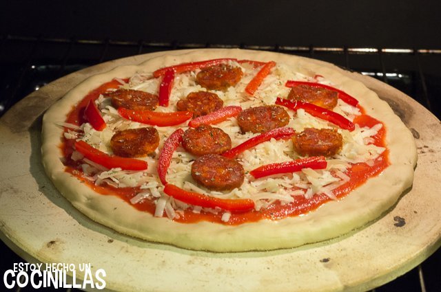 Pizza de chorizo y pimiento rojo (horno)