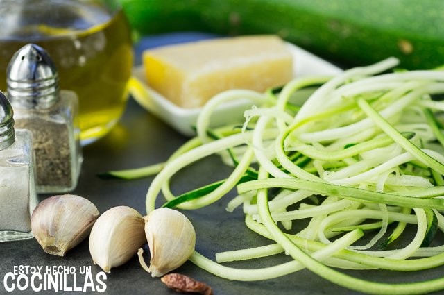 Espaguetis de calabacín al ajillo (ingredientes)
