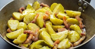 Coles de bruselas salteadas con bacon