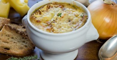 Sopa de cebolla francesa