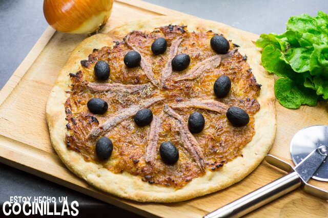 Pissaladière (pizza con cebolla caramelizada y anchoas)