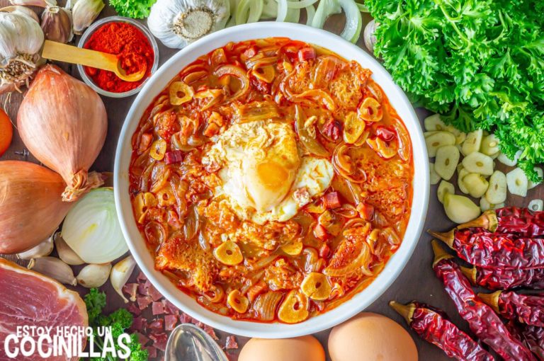 Receta de sopa de ajo y cebolla con huevo poché