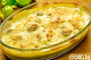 Coles de Bruselas con bechamel gratinadas al horno