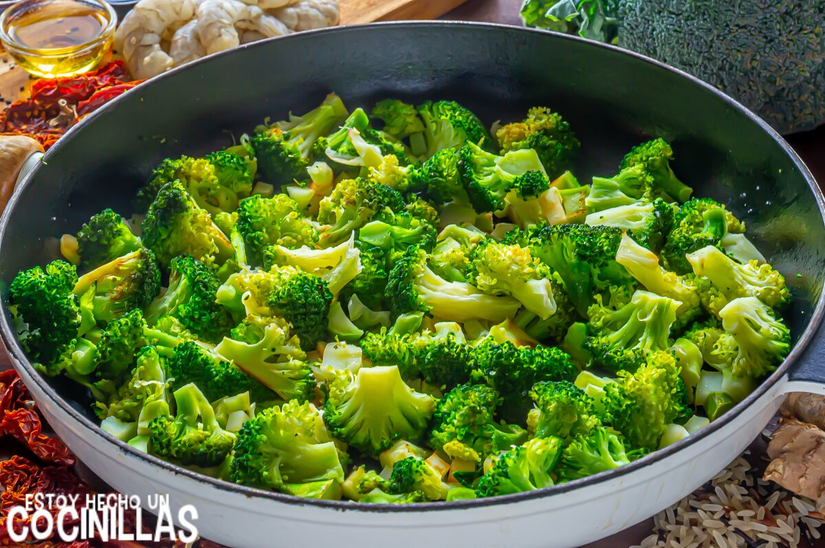 Brócoli hervido para wok de verduras y gambas