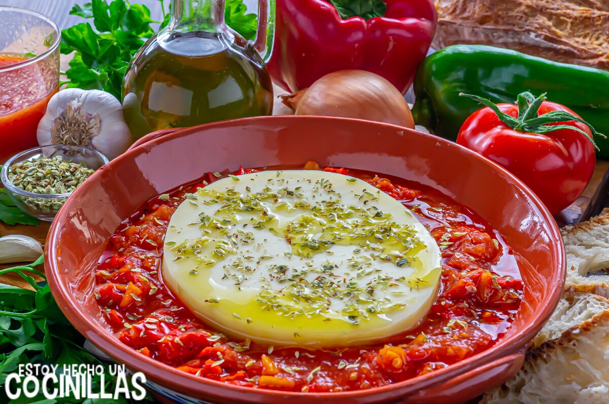 Cómo hacer provolone al horno con tomate y pimientos