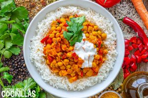 Curry de garbanzos con verduras y arroz