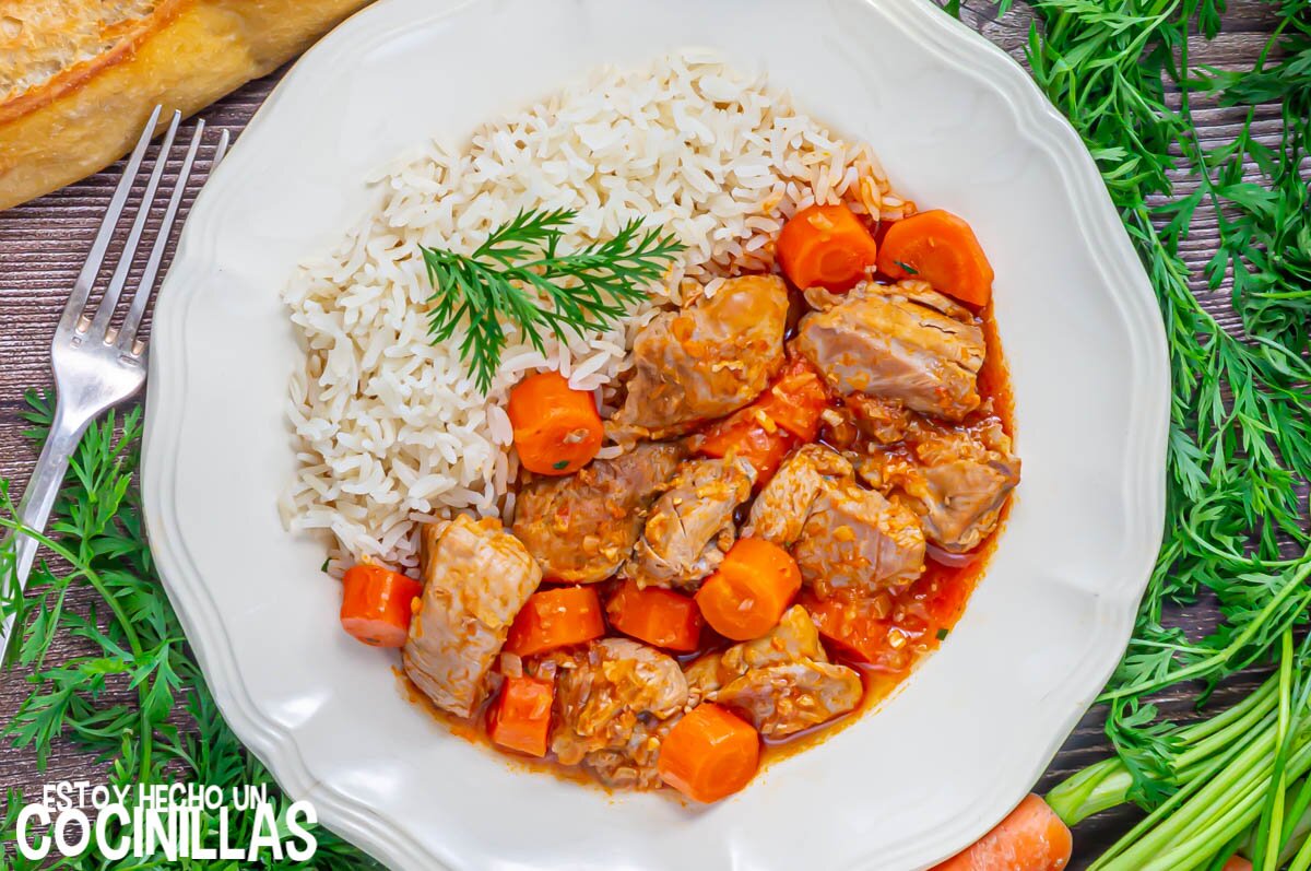 Guiso de pavo con zanahorias y arroz