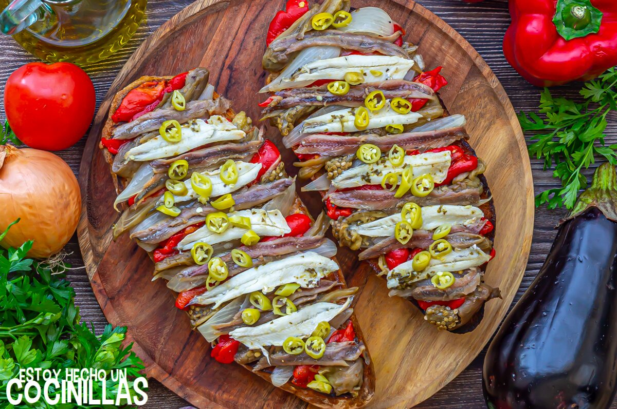 Tosta de escalivada con anchoas y boquerones (sugerencia de presentación)