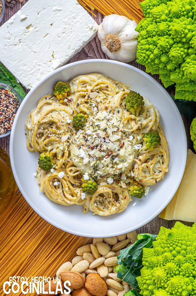 Cómo hacer espaguetis con pesto de romanesco