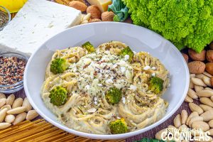 Espaguetis con pesto de romanesco