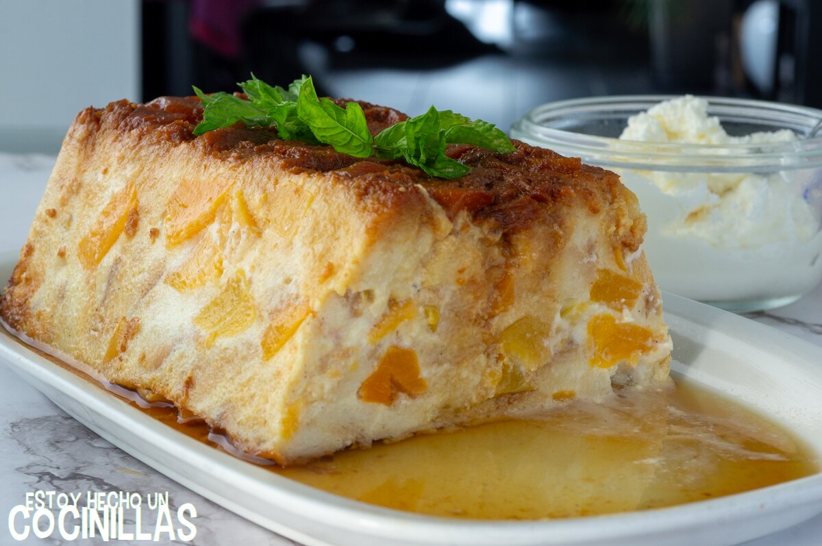 Pudin de pan y melocotón