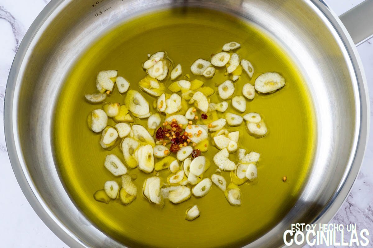 Poner a dorar el ajo