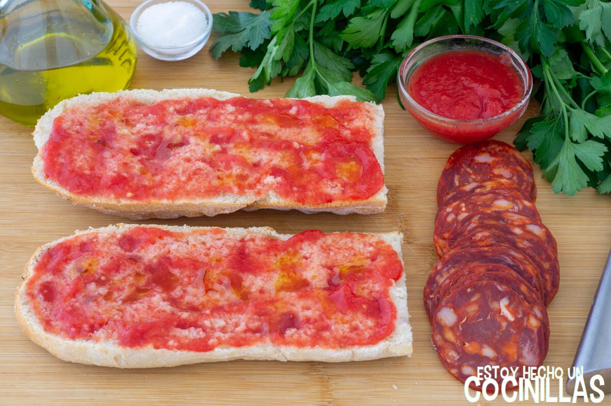 Bocadillo de chorizo (untar tomate y aceite)