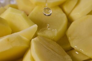 Cortar y lavar las patatas