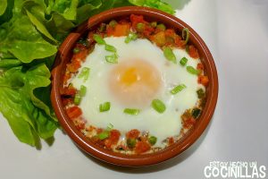 Huevos al plato con verduras