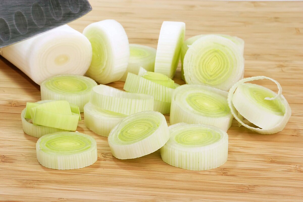 Puerros para hacer la crema con queso azul