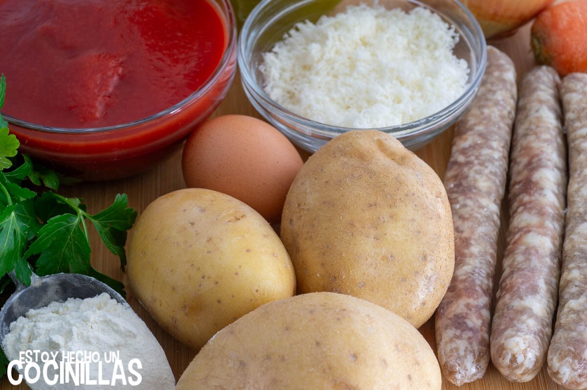 Ingredientes de los ñoquis con salchichas