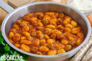 Ñoquis con salchichas