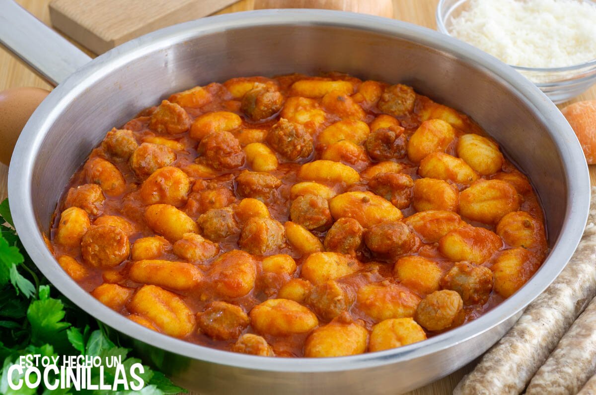 Ñoquis con salchichas