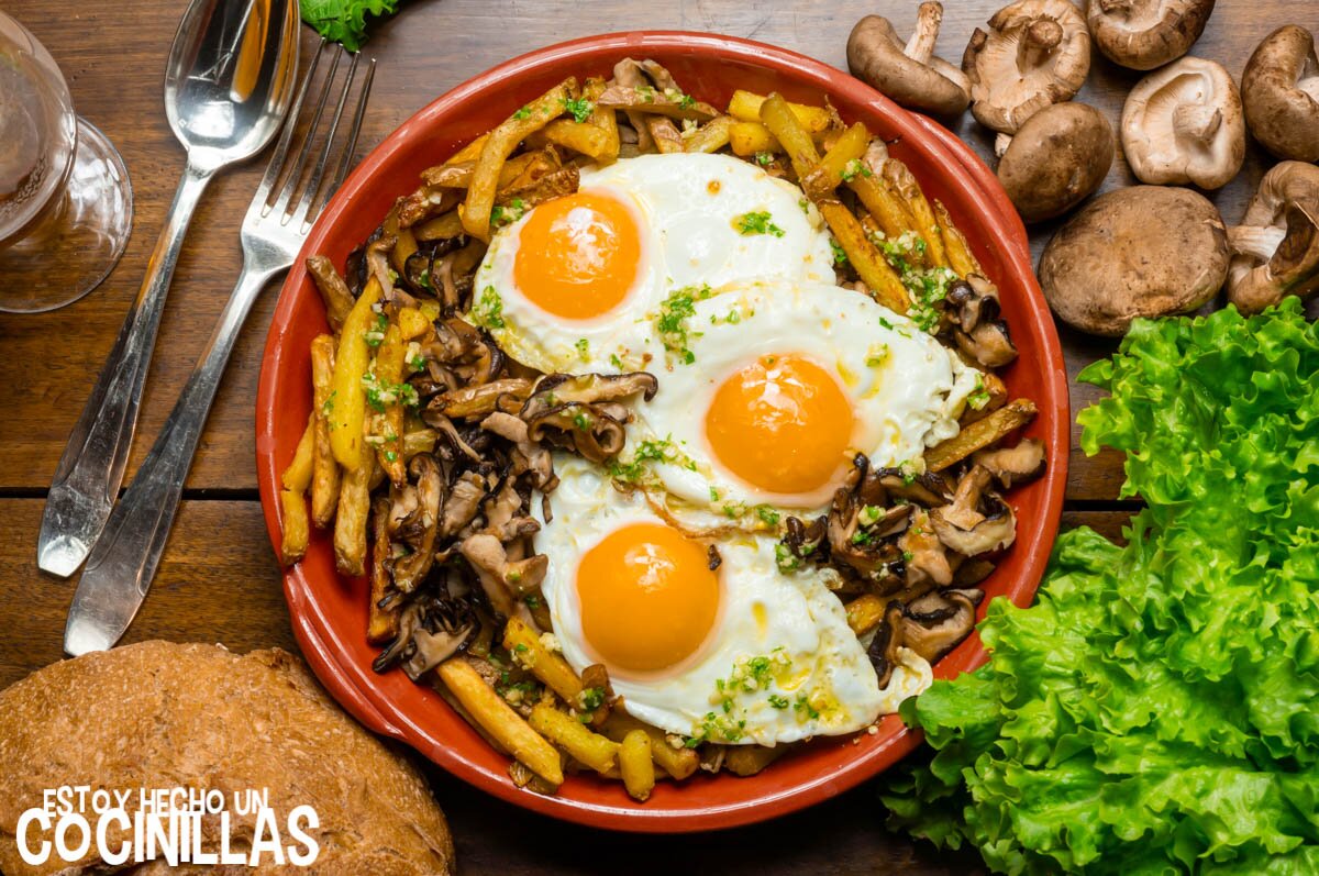 Huevos rotos con setas shiitake