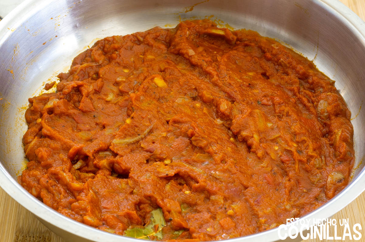 Cocinar la salsa de tomate