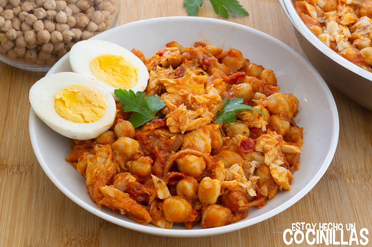 Garbanzos con atún y tomate