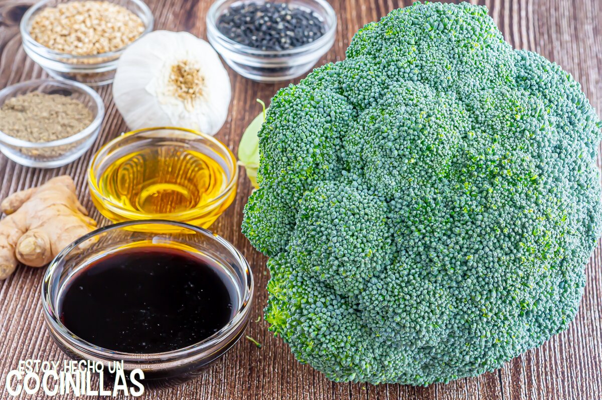 Ingredientes del brócoli con salsa de soja