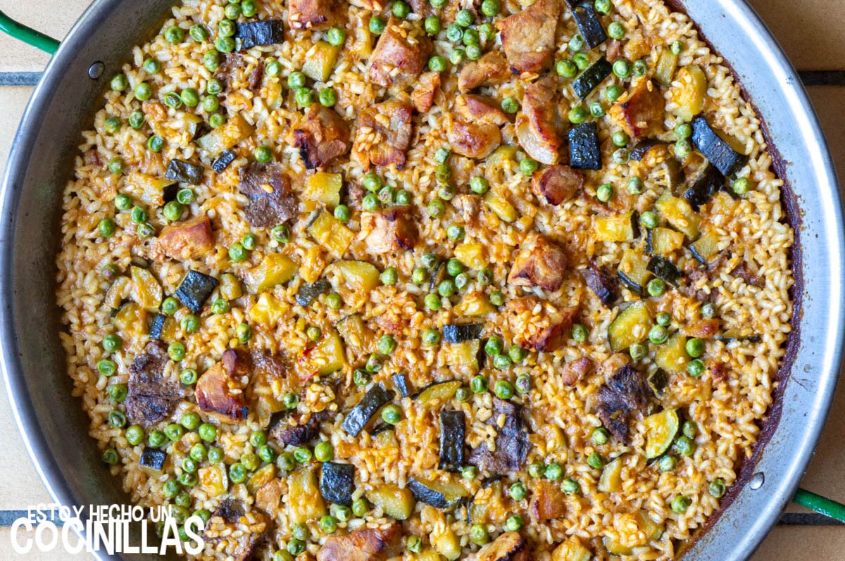 Paella de calabacín y pollo