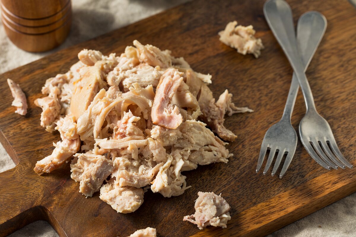Pollo desmigado