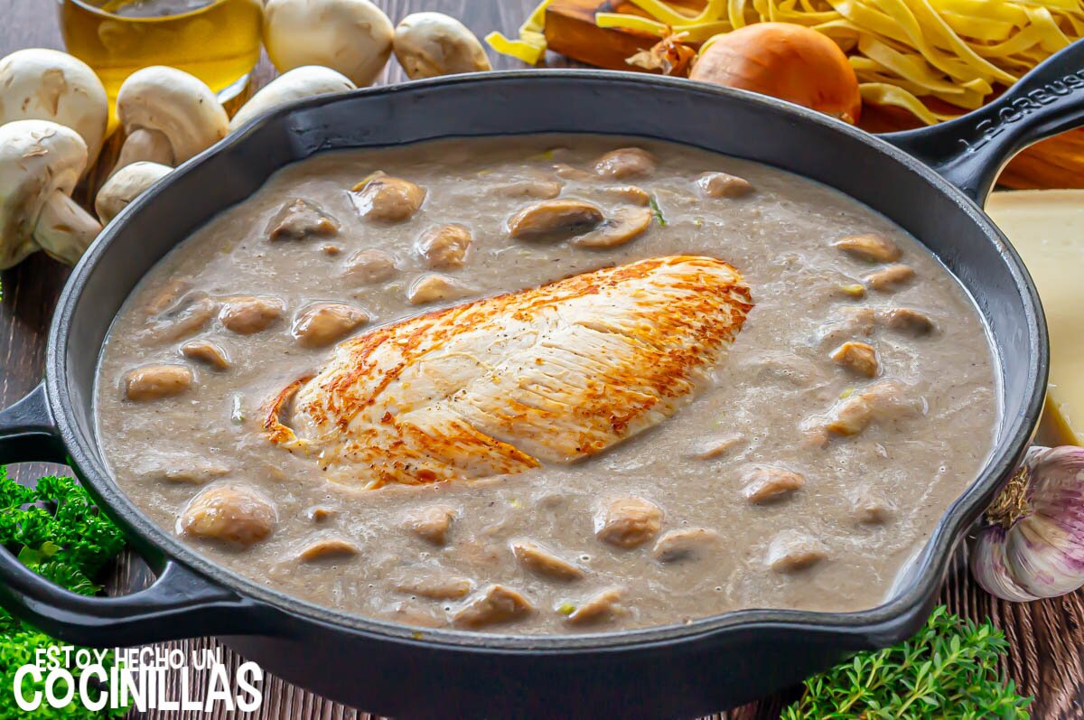 Solomillo de pavo en salsa con champiñones