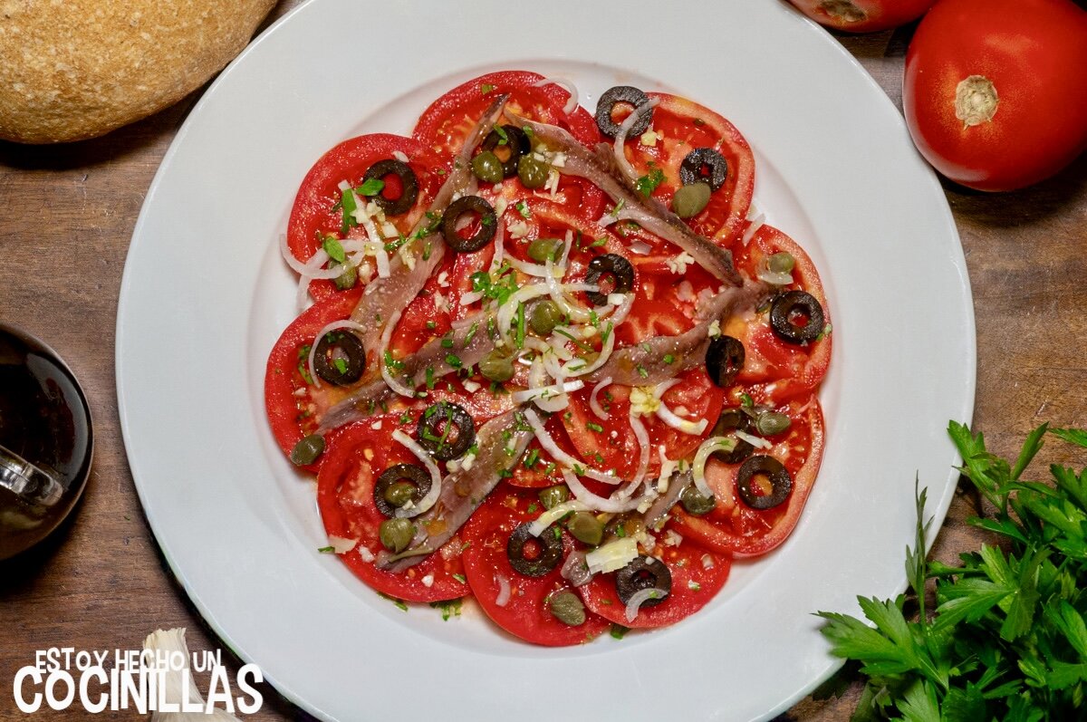 Ensalada de tomate y anchoas