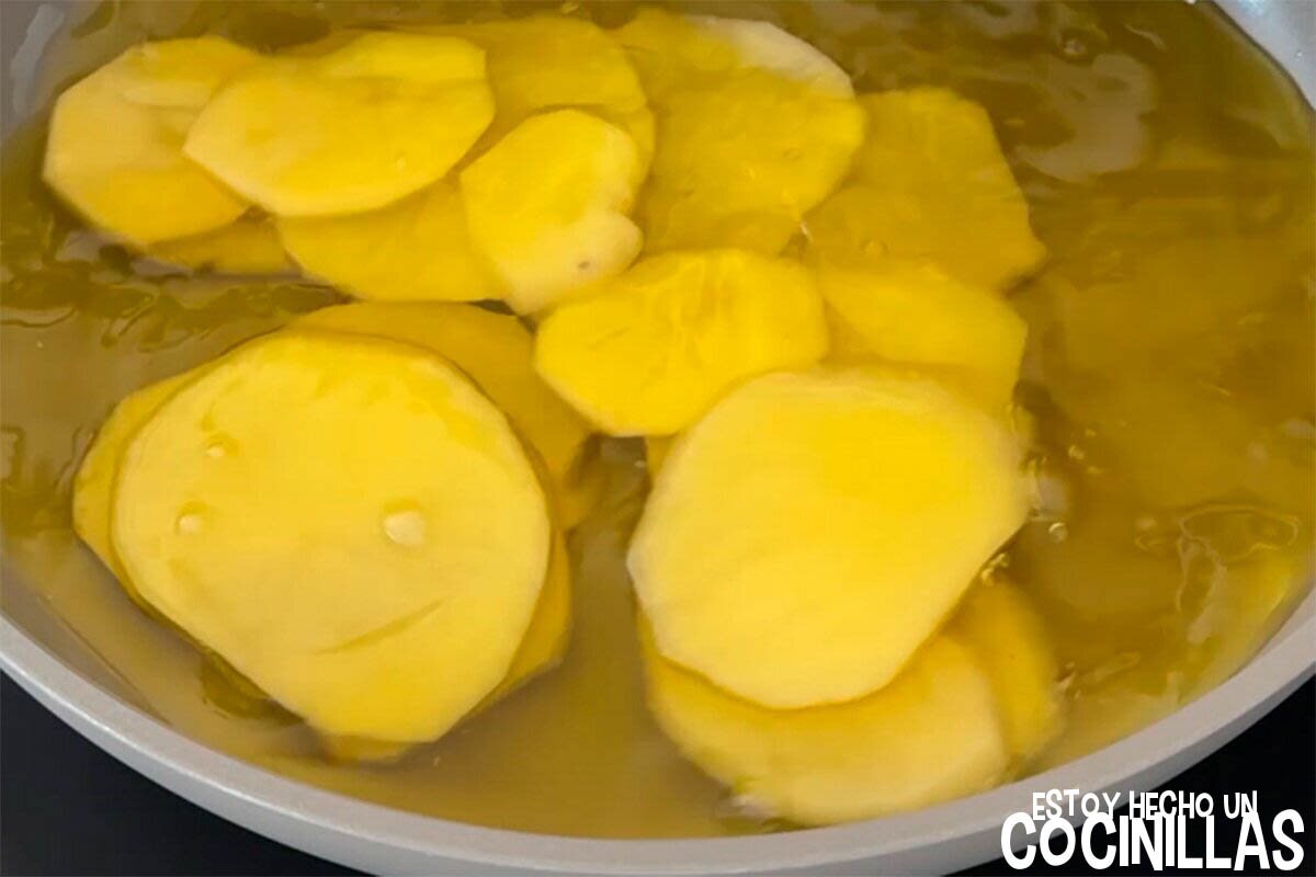 Freír las patatas