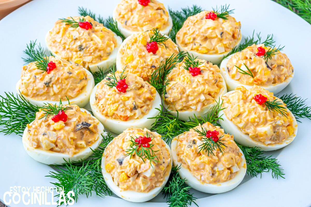 Huevos rellenos de marisco