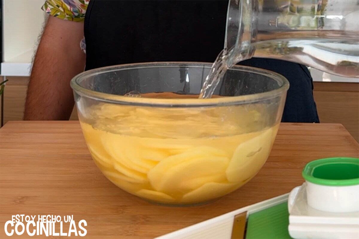 Remojar las patatas