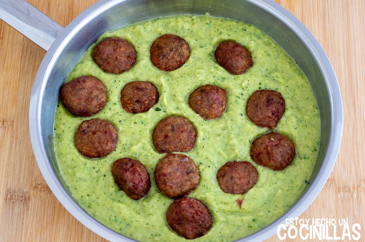 Albóndigas en la salsa de calabacín