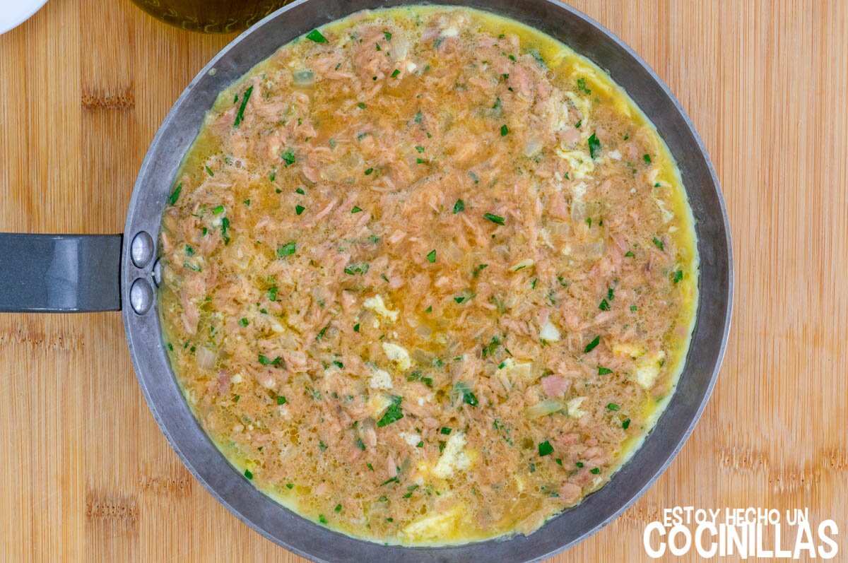 Cuajar la tortilla de atún