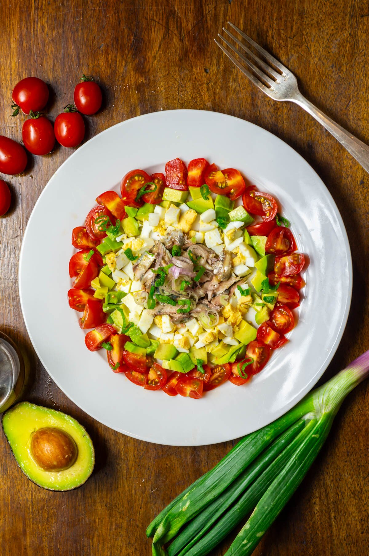 Ensalada de tomate con sardinas