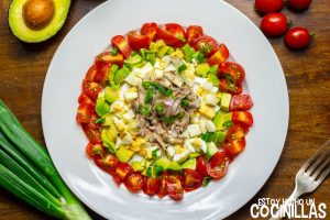Ensalada de tomate y sardinas