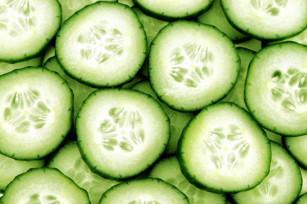Reposar las rodajas de pepino