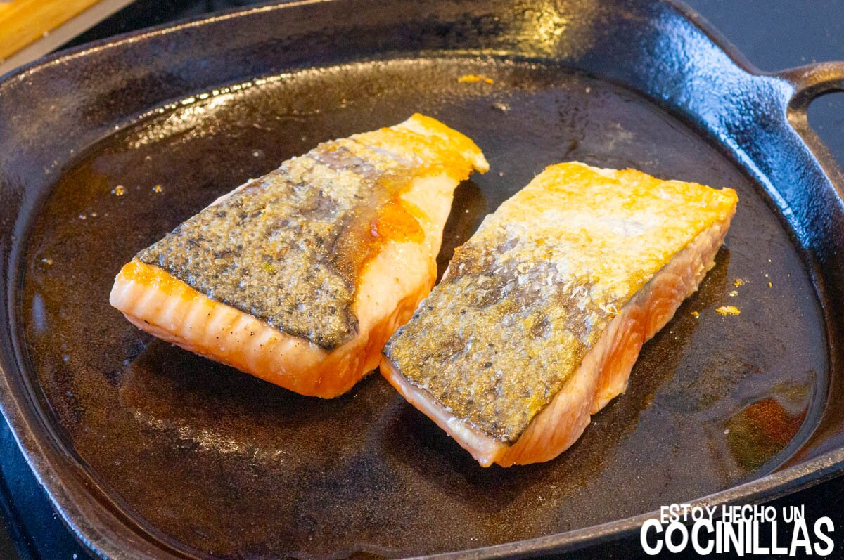 Salmón a la plancha con piel crujiente