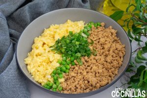 Soboro de pollo