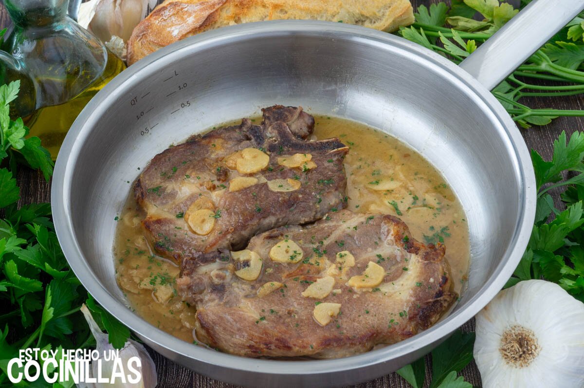Chuletas de cerdo a ajillo