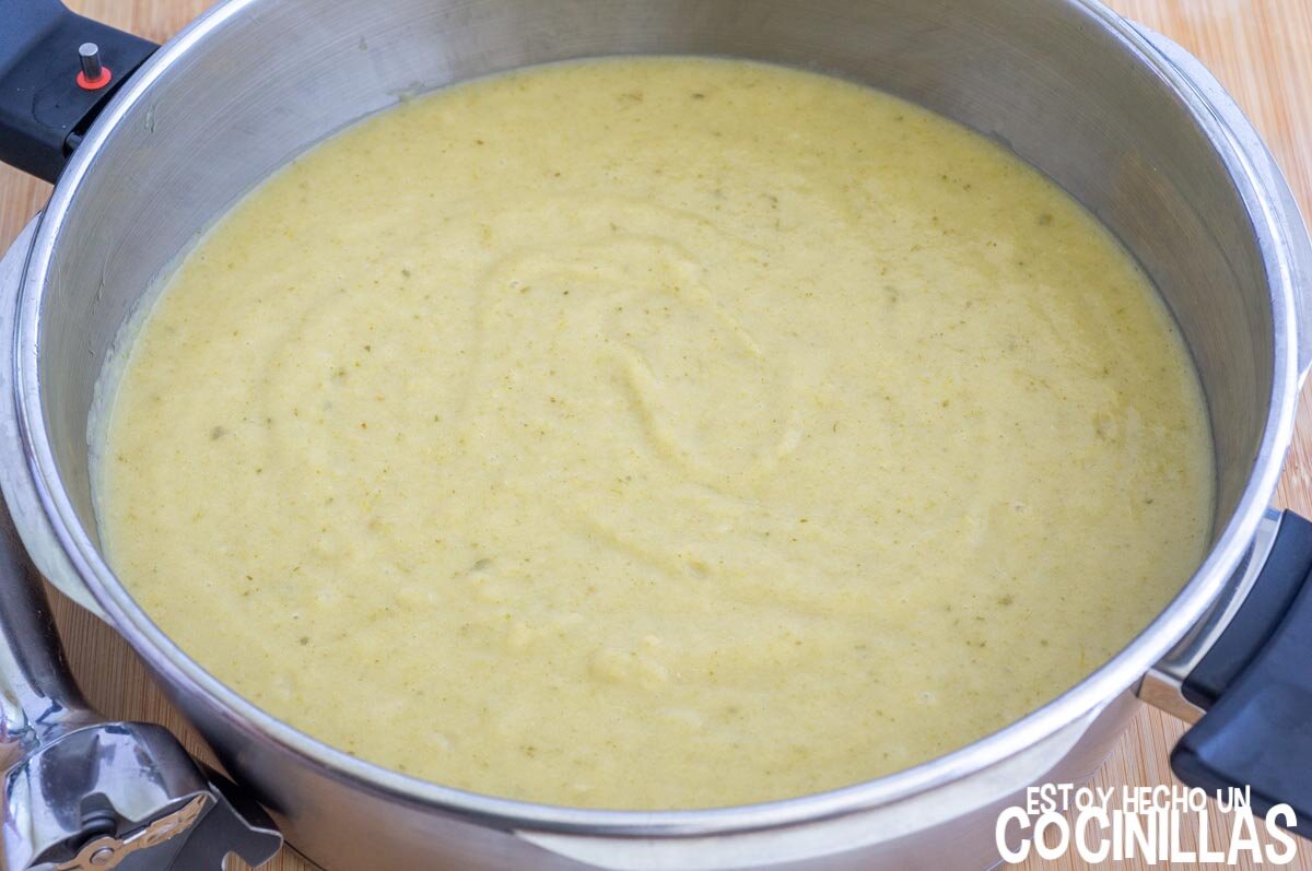 Triturar la crema de apio